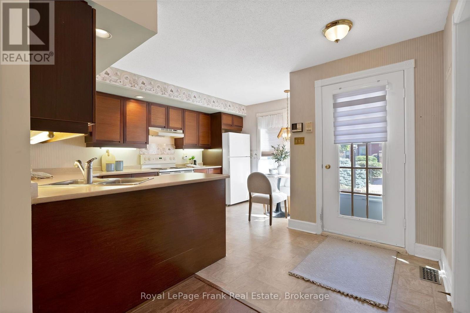 301 - 1 Sherwood Street, Kawartha Lakes, Ontario  K0M 1A0 - Photo 6 - X13829478