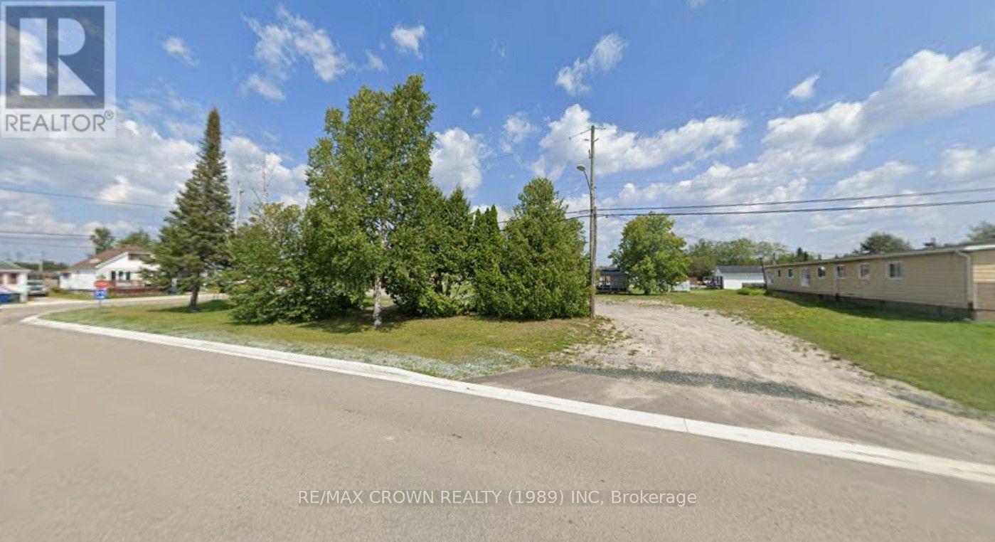 7-9 DUPONT STREET, Smooth Rock Falls, Ontario