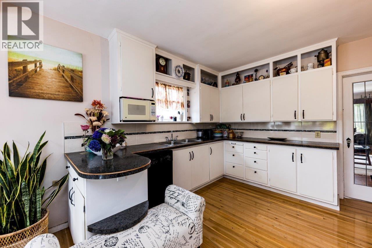 2057 Mahon Avenue, North Vancouver, British Columbia  V7M 2T6 - Photo 5 - R3168995