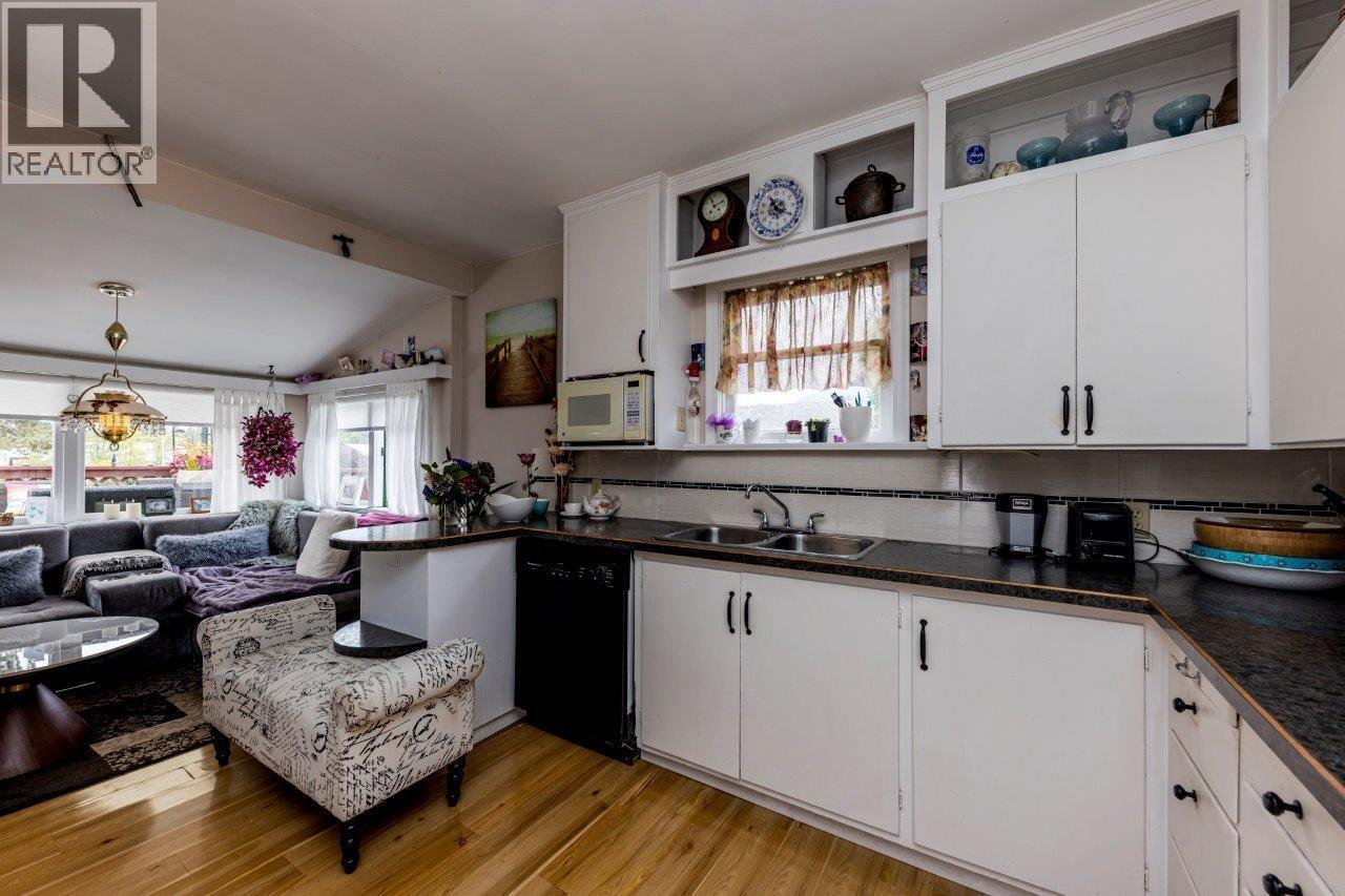 2057 Mahon Avenue, North Vancouver, British Columbia  V7M 2T6 - Photo 2 - R3168995