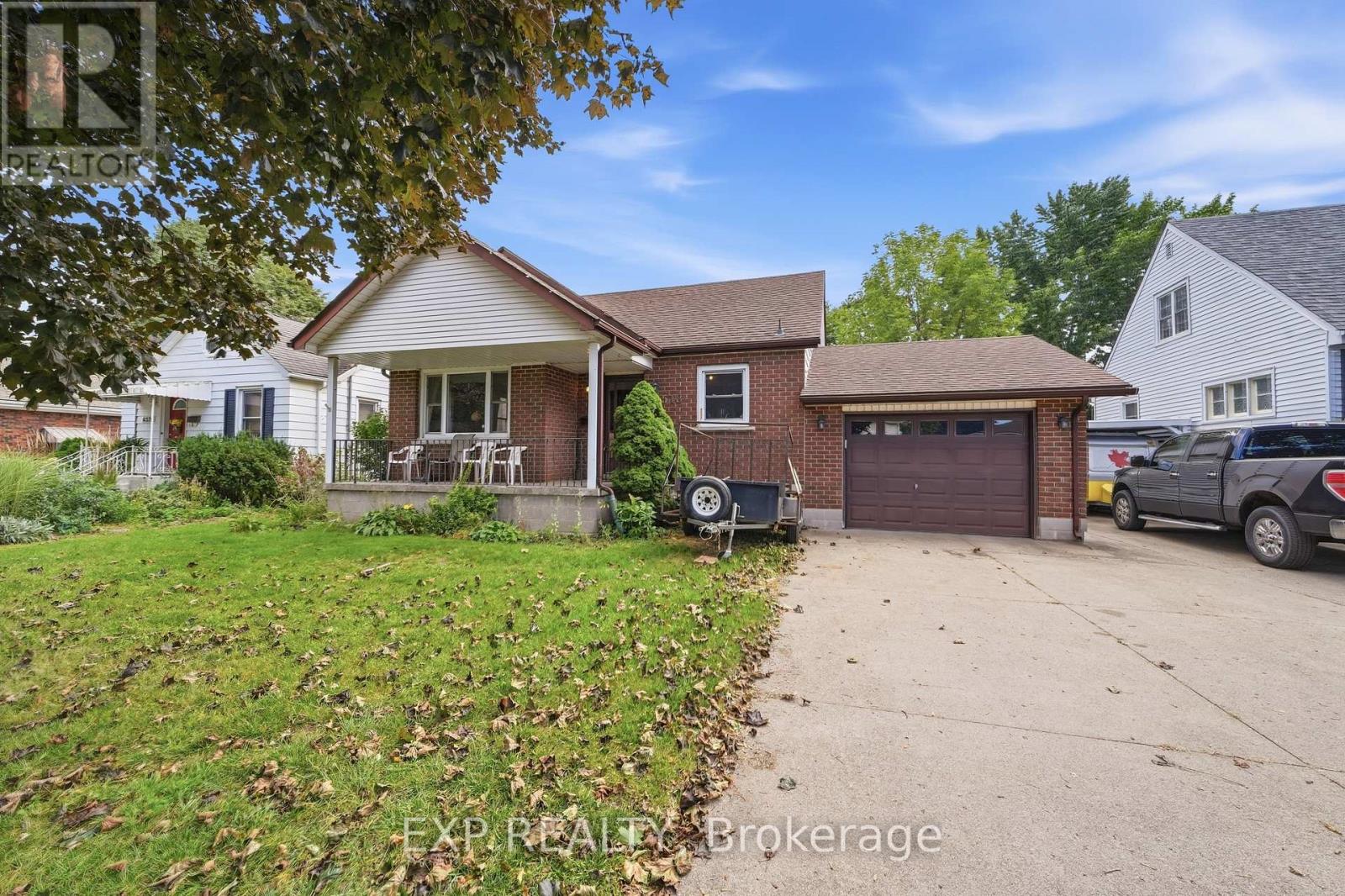 6518 Crawford Street, Niagara Falls, Ontario  L2E 5Z2 - Photo 1 - X13829496