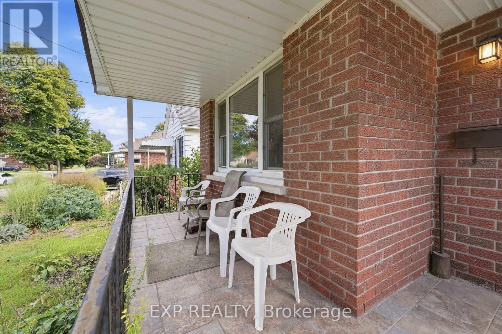 6518 Crawford Street, Niagara Falls, Ontario  L2E 5Z2 - Photo 4 - X13829496