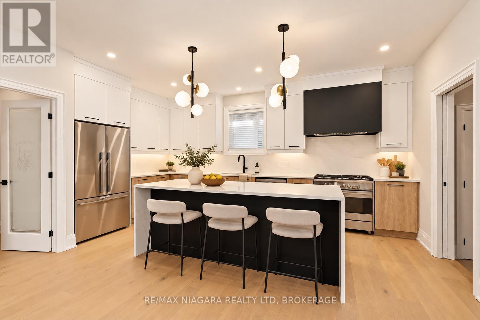 16 Accursi Crescent, Pelham (Fonthill), Ontario L0S 1E2 - Photo 5 - X13829628