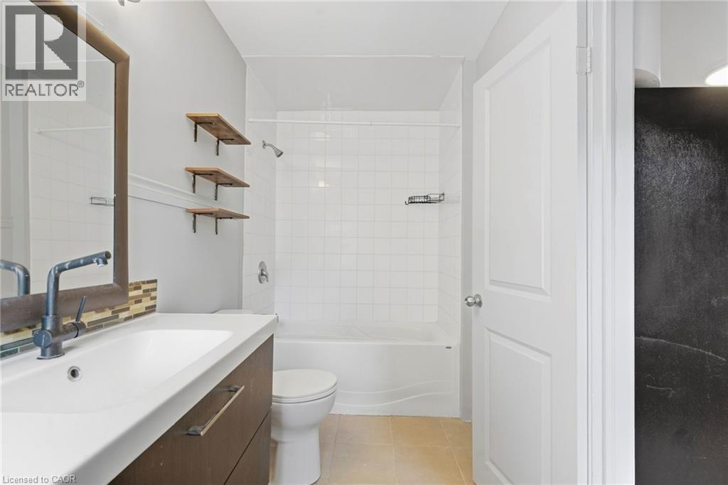 20 Cherryhill Drive Unit# B, Grimsby, Ontario  L3M 3B5 - Photo 8 - 40866645