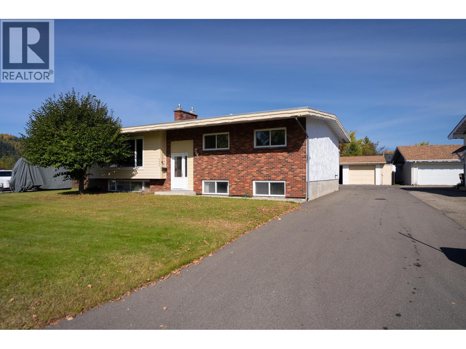 4334 EAGLENEST CRESCENT, Prince George, British Columbia
