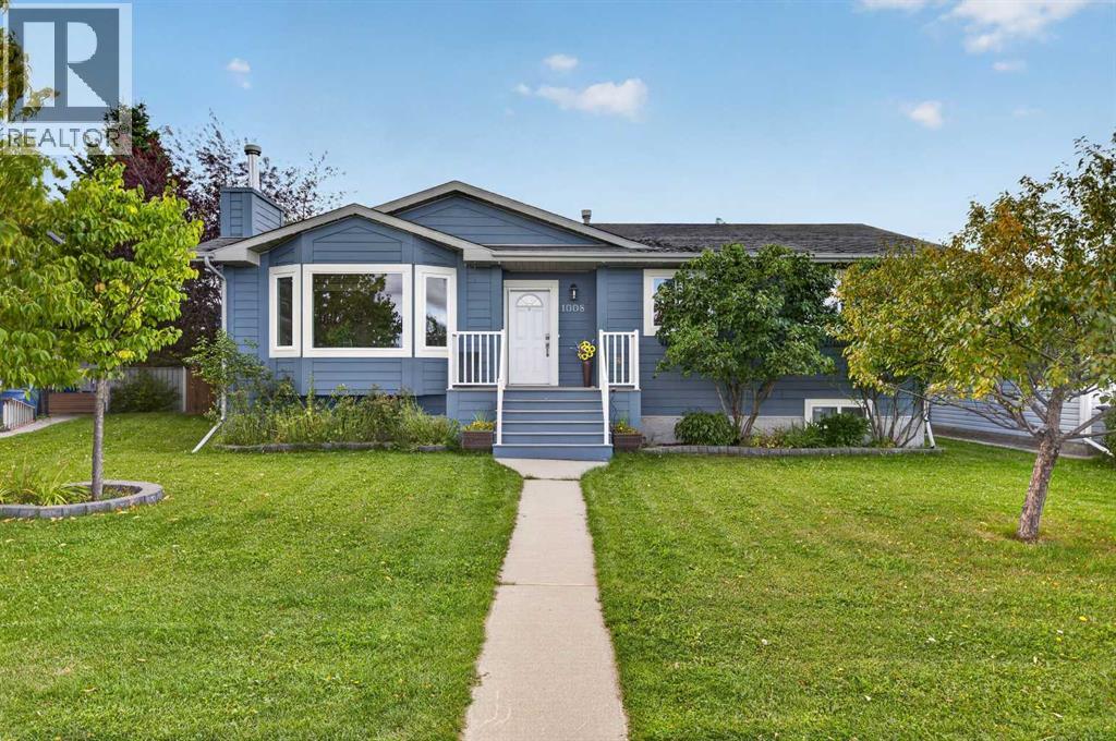 1008 2 Street Ne, Sundre, Alberta  T0M 1X0 - Photo 1 - A2346067