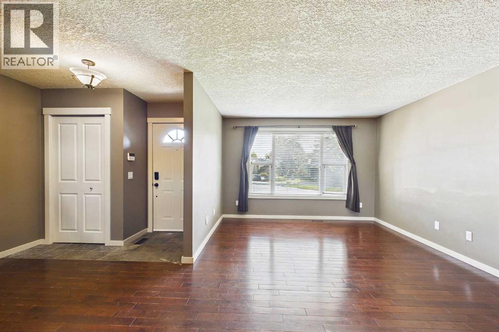 17 Deermeade Road Se, Calgary, Alberta  T2J 5Z4 - Photo 3 - A2347703
