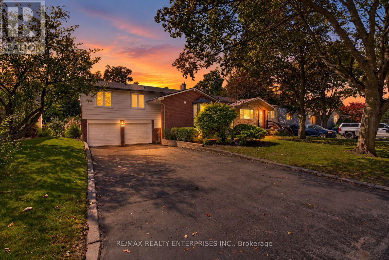 174 BAYVIEW FAIRWAYS DRIVE Markham (Bayview Fairway-Bayview Country Club Estates) Ontario Canada L3T2Y8