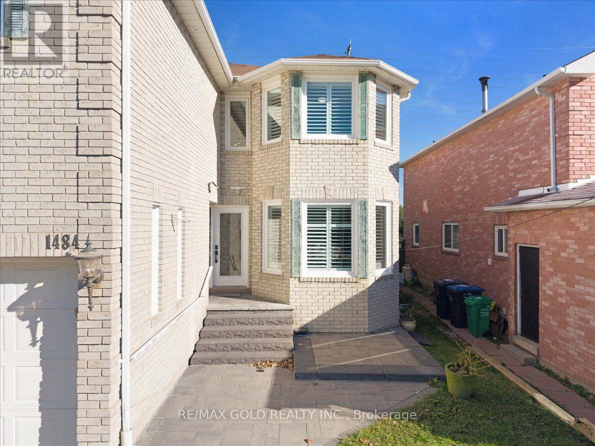 1484 Rose Haven Road, Mississauga, Ontario  L5V 1G8 - Photo 2 - W13829536