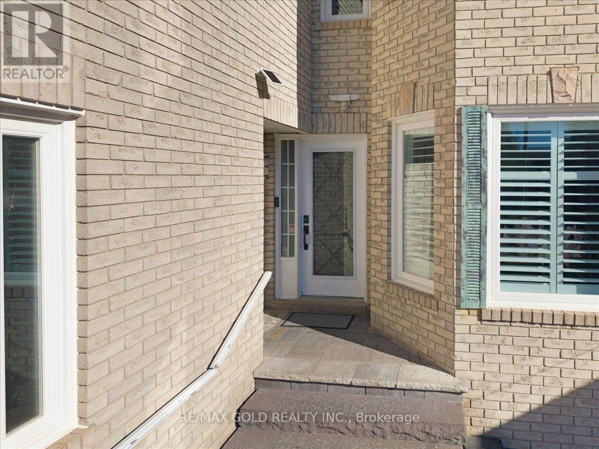 1484 Rose Haven Road, Mississauga, Ontario  L5V 1G8 - Photo 3 - W13829536