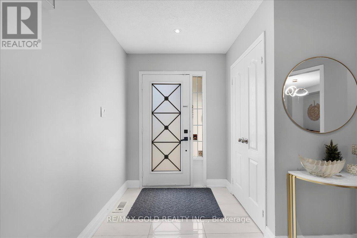 1484 Rose Haven Road, Mississauga, Ontario  L5V 1G8 - Photo 4 - W13829536