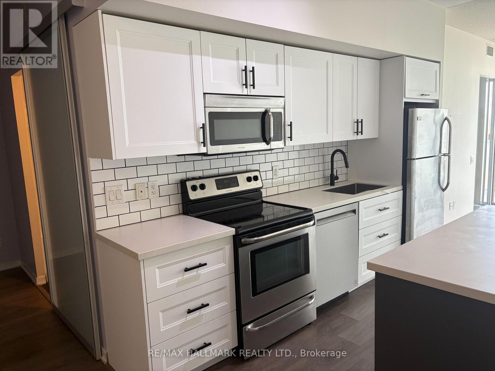 1414 - 105 The Queensway Avenue, Toronto, Ontario M6S 5B5 - Photo 3 - W13829598