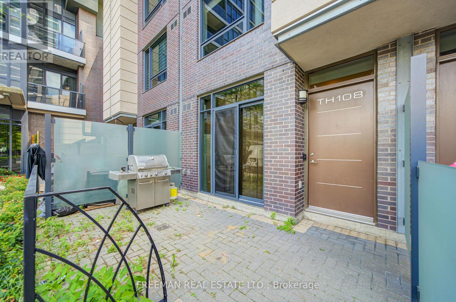 Th108 - 5 Valhalla Inn Road, Toronto, Ontario M9B 0B1 - Photo 1 - W13829616