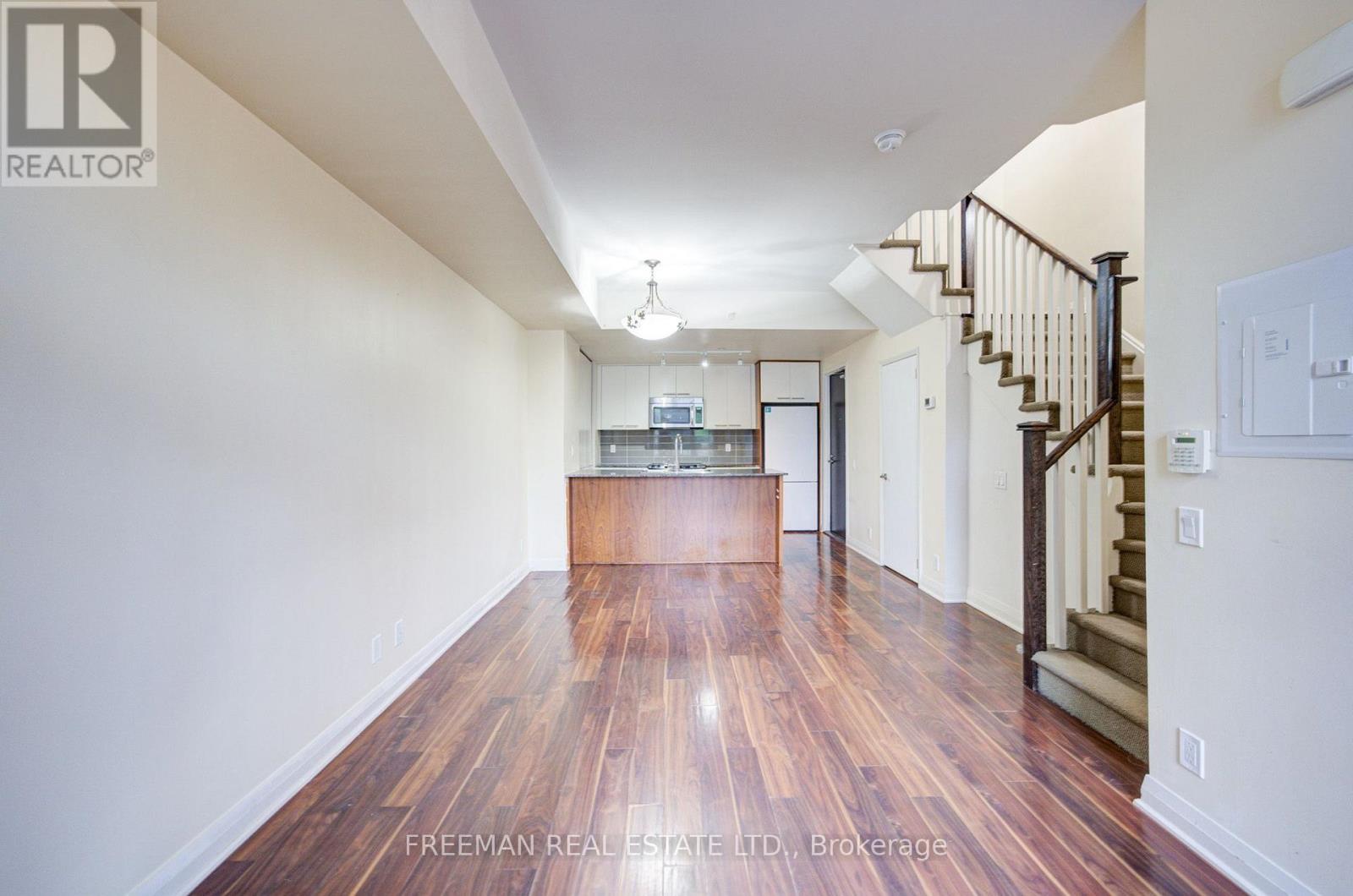 Th108 - 5 Valhalla Inn Road, Toronto, Ontario M9B 0B1 - Photo 4 - W13829616