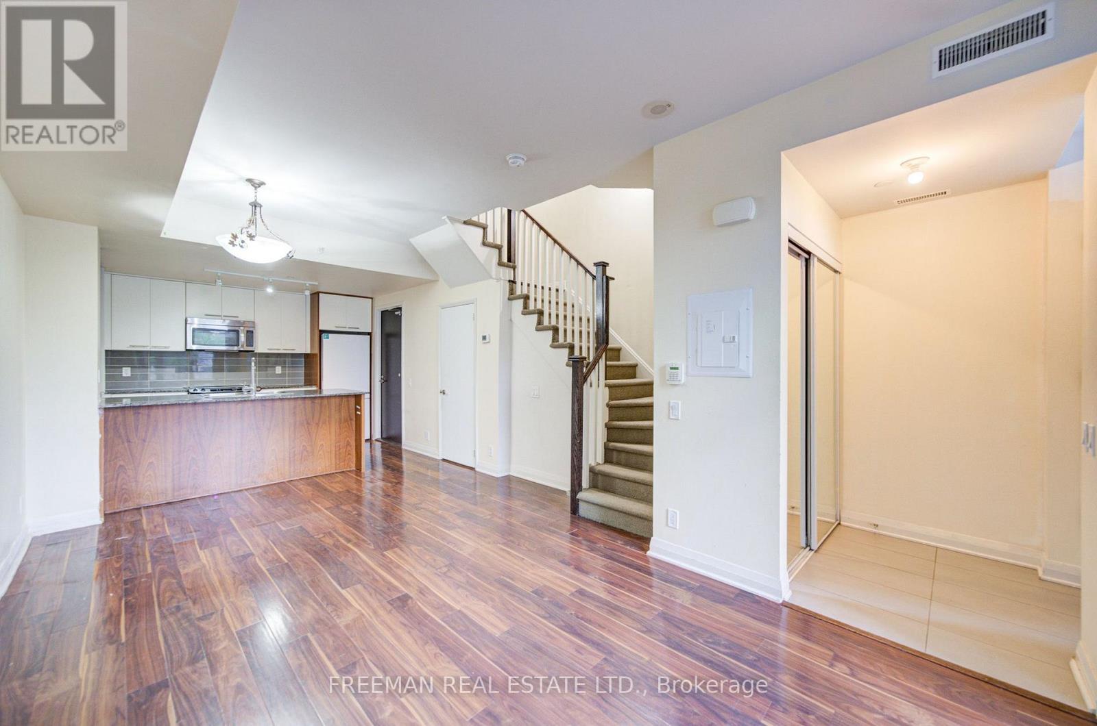 Th108 - 5 Valhalla Inn Road, Toronto, Ontario M9B 0B1 - Photo 5 - W13829616