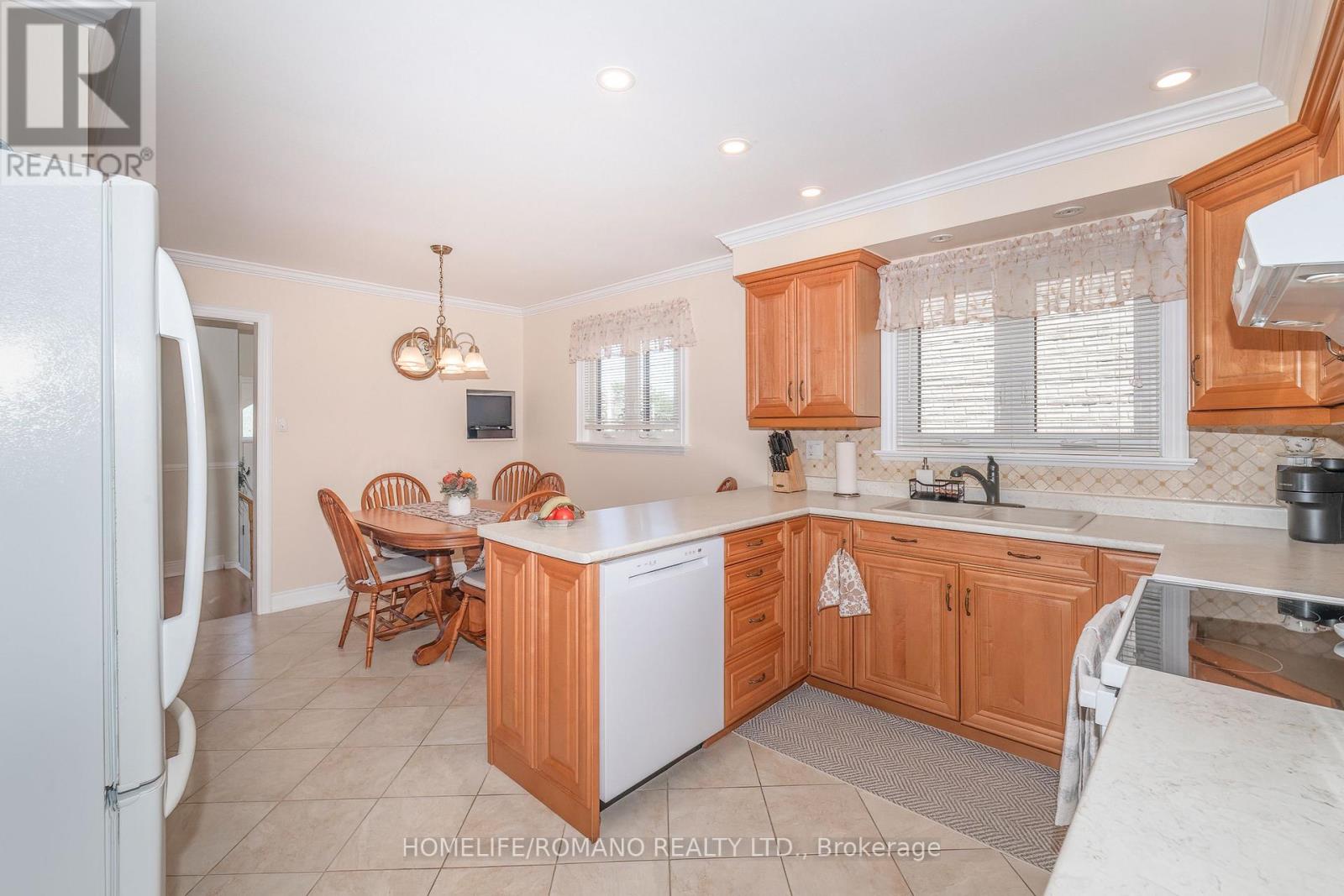 915 Lovingston Crescent, Mississauga, Ontario  L4W 3S6 - Photo 13 - W13829158