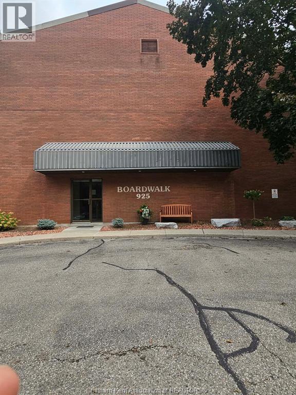 MLS# 26023644: 925 Grand AVENUE West Unit# 108, Chatham, Canada