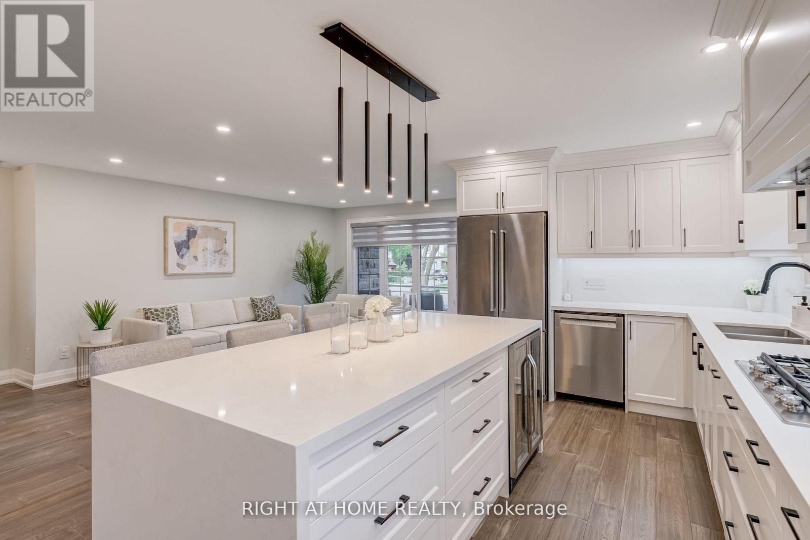 260 Louis Drive, Mississauga, Ontario  L5B 1Y9 - Photo 10 - W13826878