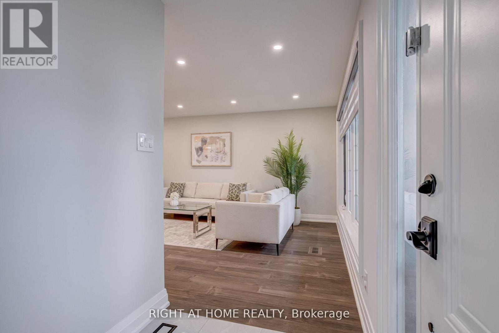 260 Louis Drive, Mississauga, Ontario  L5B 1Y9 - Photo 6 - W13826878