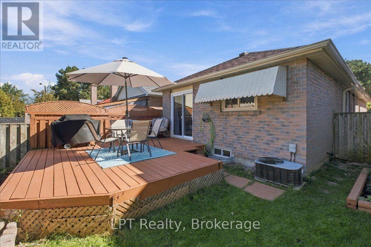 69 Scarfair Pathway, Toronto, Ontario  M1B 4G2 - Photo 38 - E13829732