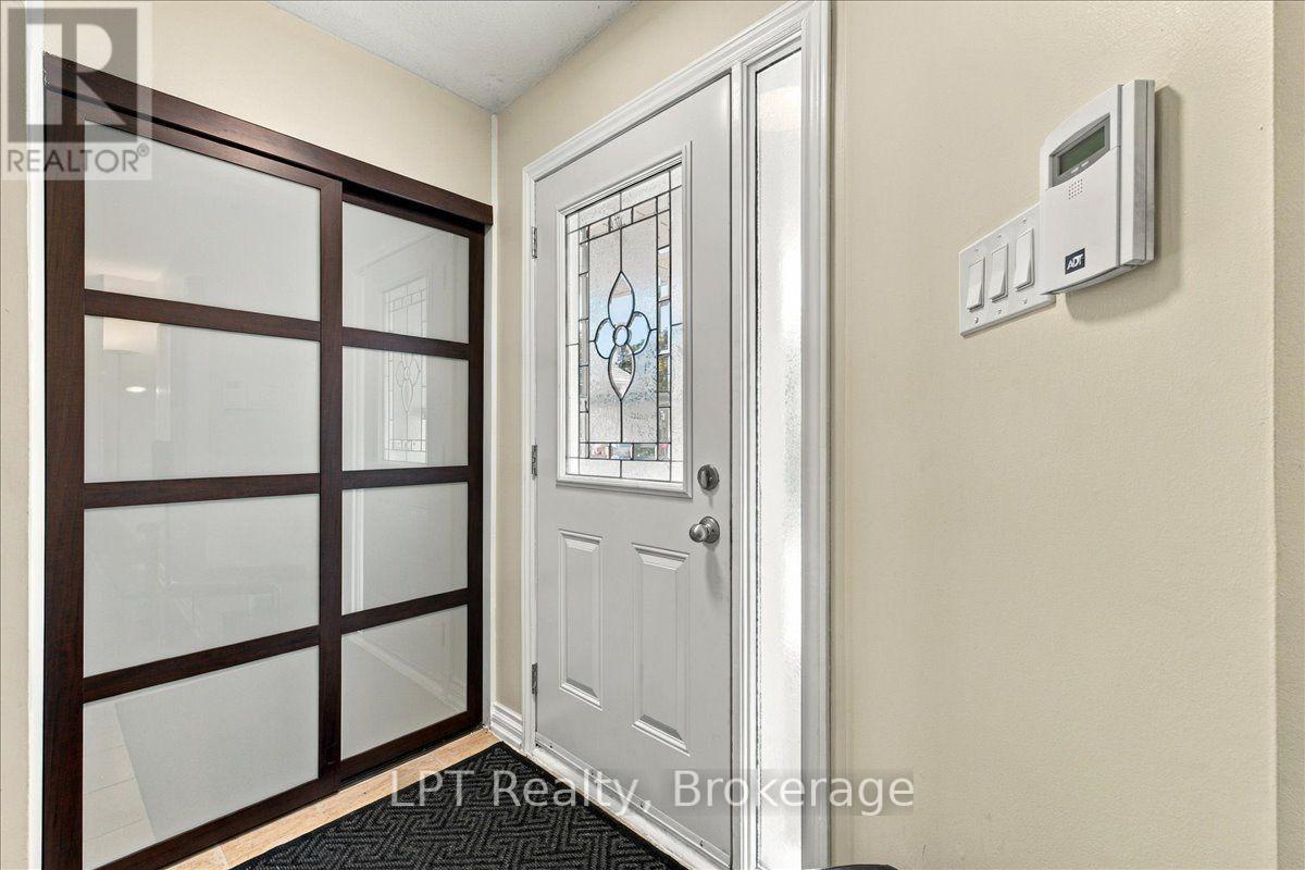 69 Scarfair Pathway, Toronto, Ontario  M1B 4G2 - Photo 4 - E13829732