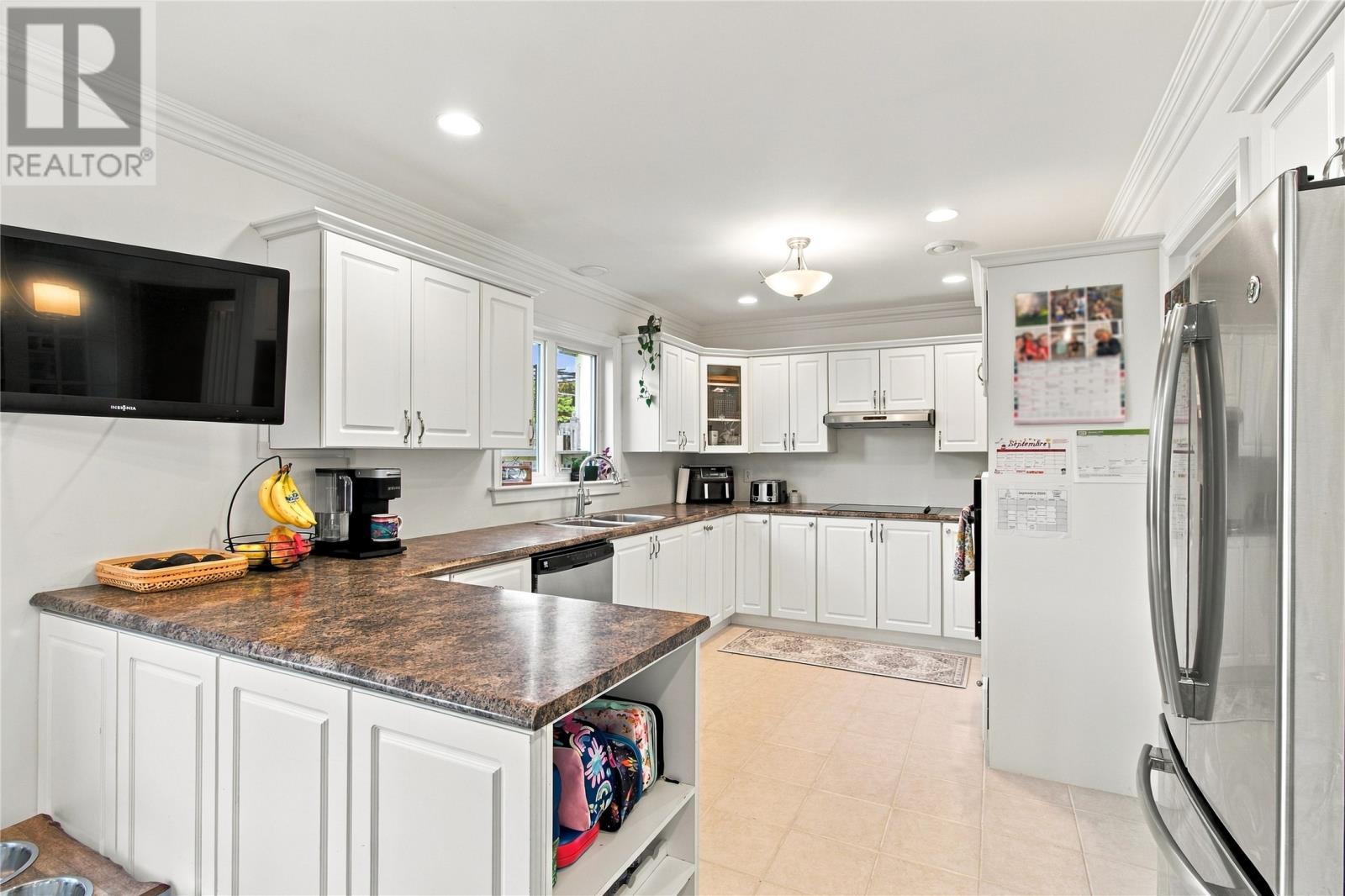 16 Hyde Park Drive, St. John's — photo 11