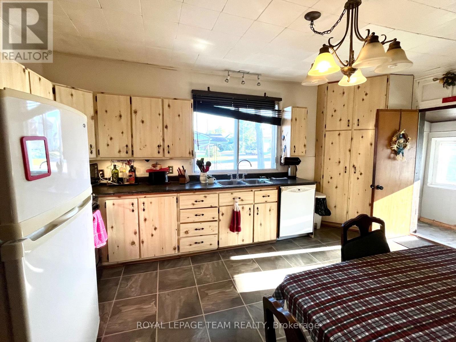 30 Gould Street, Whitewater Region, Ontario K0J 1K0 - Photo 4 - X13829788