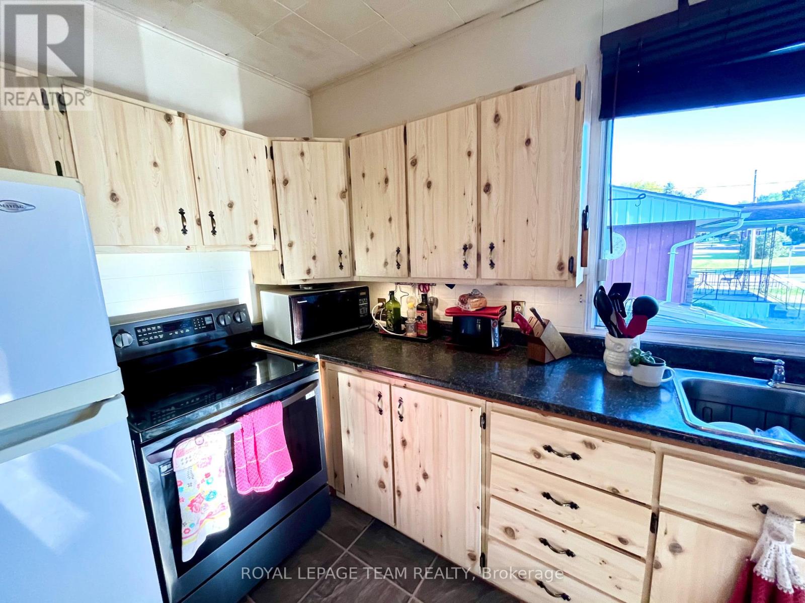 30 Gould Street, Whitewater Region, Ontario K0J 1K0 - Photo 5 - X13829788