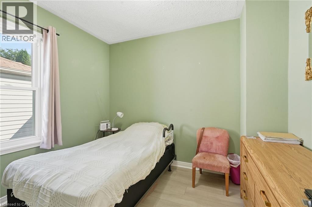 68 Hamilton Street, St. Catharines, Ontario  L2S 1K6 - Photo 13 - 40863574