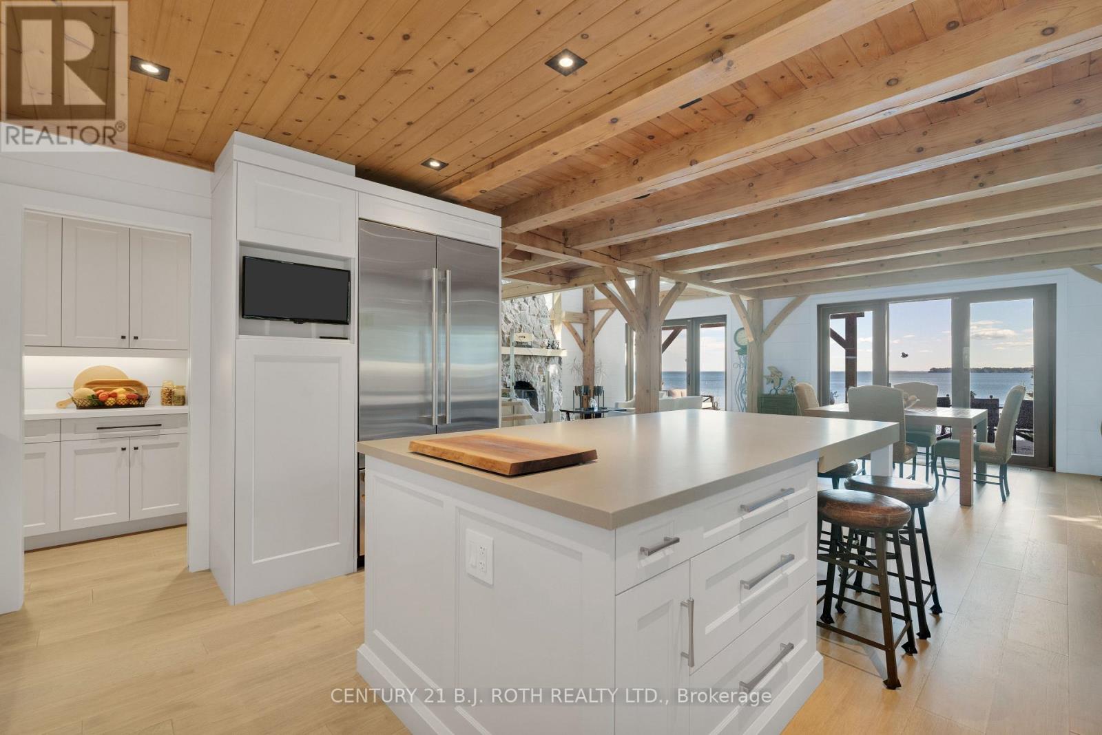 247 Lakeshore Road W, Oro-Medonte, Ontario  L0L 2E0 - Photo 14 - S13829078