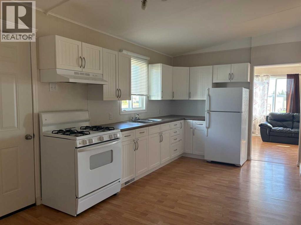 125, 5308 57 Street E Lloydminster Alberta Canada T9V2A3 4