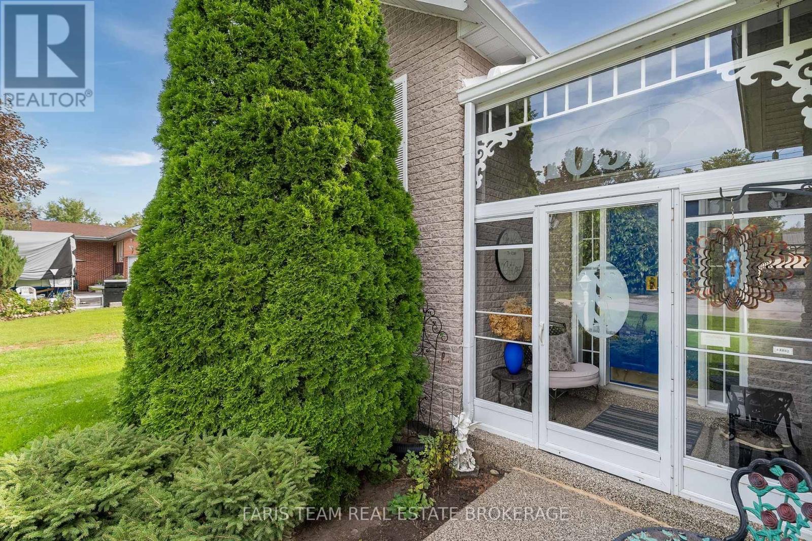 1033 Cameron Street, Innisfil, Ontario  L0L 1C0 - Photo 5 - N13796552