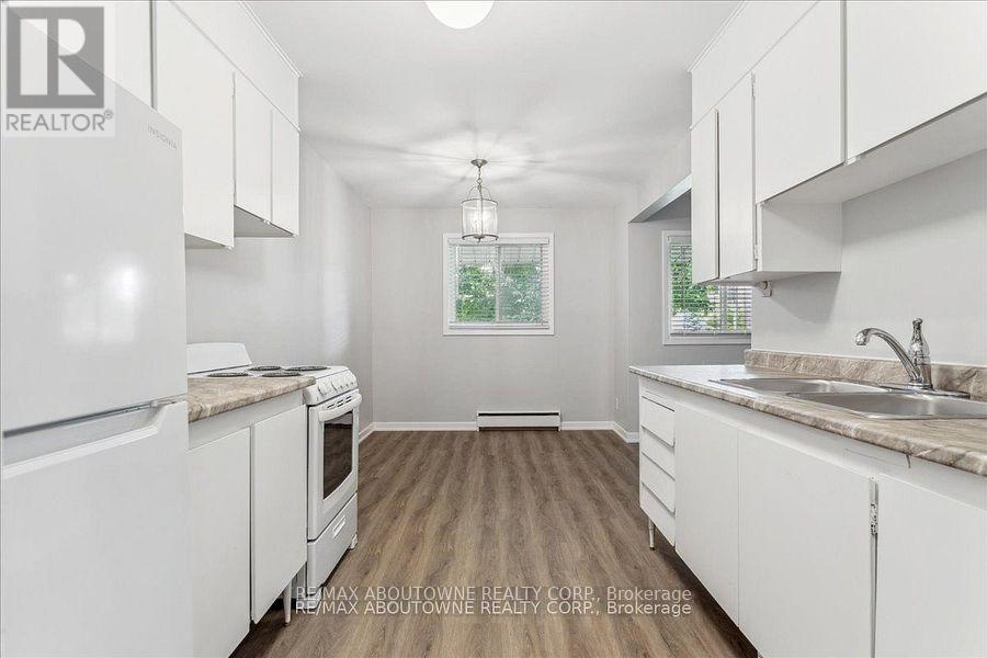 4 - 2344 Queensway Drive, Burlington, Ontario  L7R 3T3 - Photo 10 - W13829690