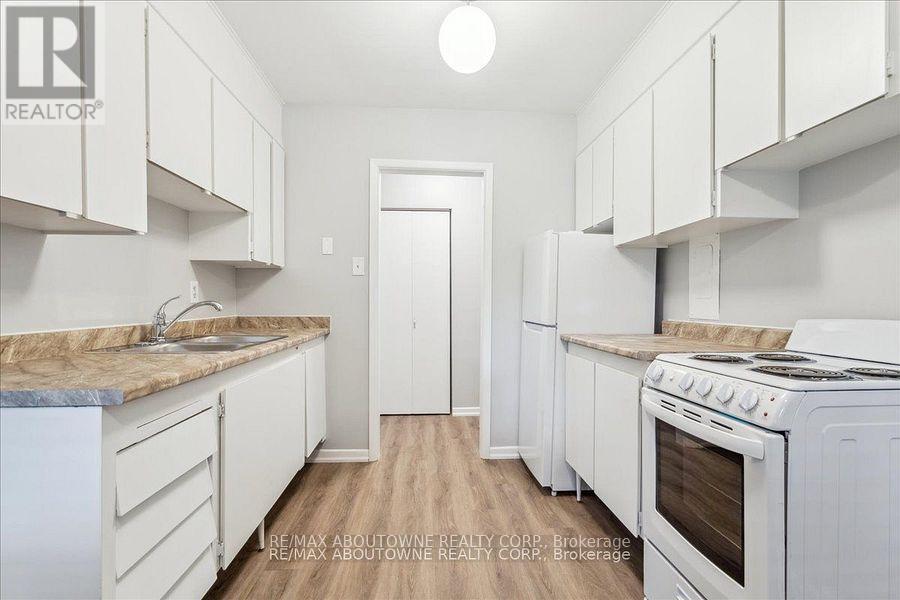4 - 2344 Queensway Drive, Burlington, Ontario  L7R 3T3 - Photo 11 - W13829690