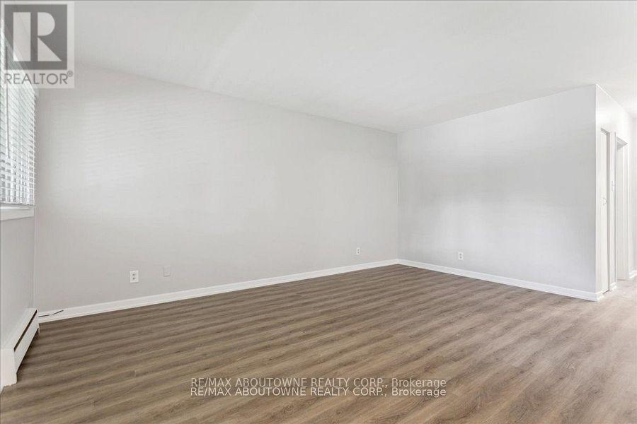 4 - 2344 Queensway Drive, Burlington, Ontario  L7R 3T3 - Photo 18 - W13829690