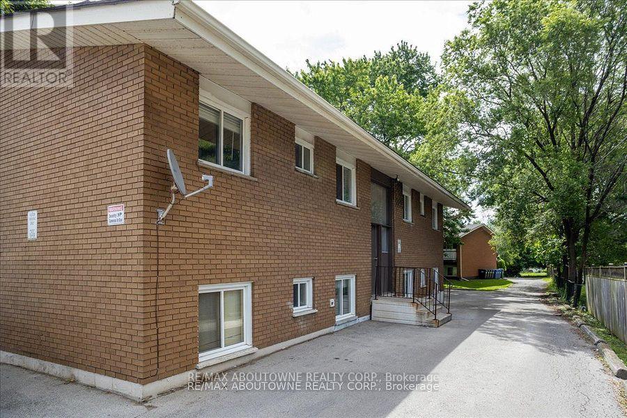 4 - 2344 Queensway Drive, Burlington, Ontario  L7R 3T3 - Photo 3 - W13829690
