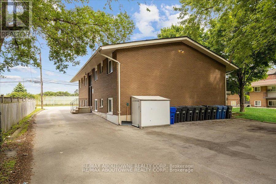 4 - 2344 Queensway Drive, Burlington, Ontario  L7R 3T3 - Photo 4 - W13829690