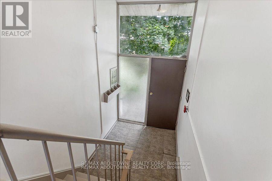 4 - 2344 Queensway Drive, Burlington, Ontario  L7R 3T3 - Photo 6 - W13829690