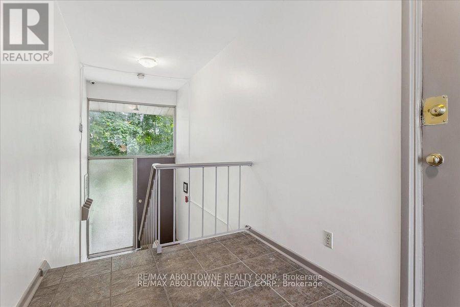 4 - 2344 Queensway Drive, Burlington, Ontario  L7R 3T3 - Photo 7 - W13829690