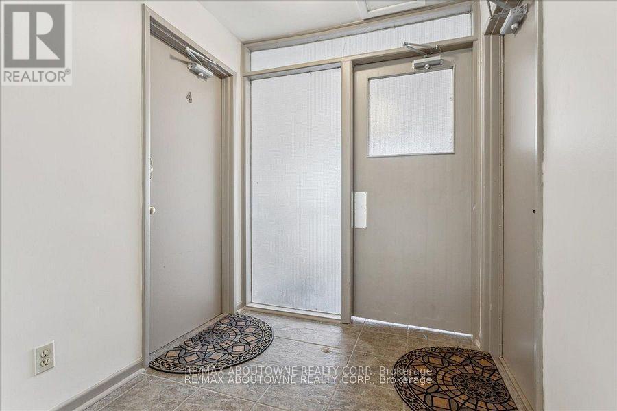 4 - 2344 Queensway Drive, Burlington, Ontario  L7R 3T3 - Photo 8 - W13829690