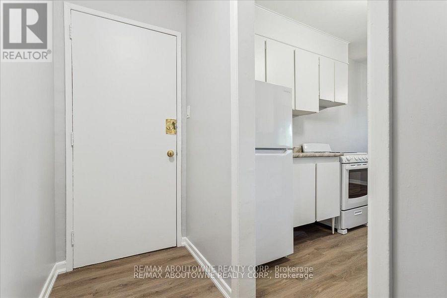 4 - 2344 Queensway Drive, Burlington, Ontario  L7R 3T3 - Photo 9 - W13829690