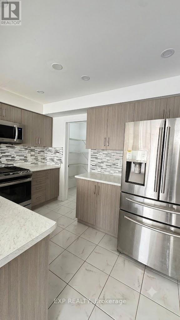 215 Remembrance Road, Brampton, Ontario  L7A 4P1 - Photo 8 - W13829772