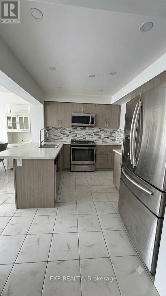 215 Remembrance Road, Brampton, Ontario  L7A 4P1 - Photo 9 - W13829772