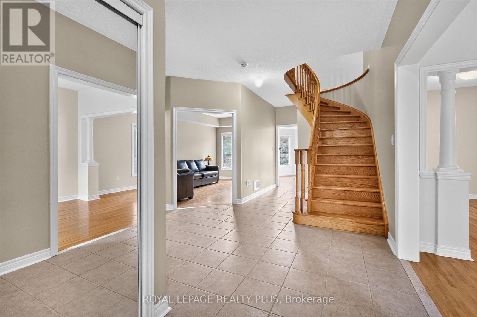 6322 Lisgar Drive, Mississauga, Ontario  L5N 7W1 - Photo 3 - W13829804