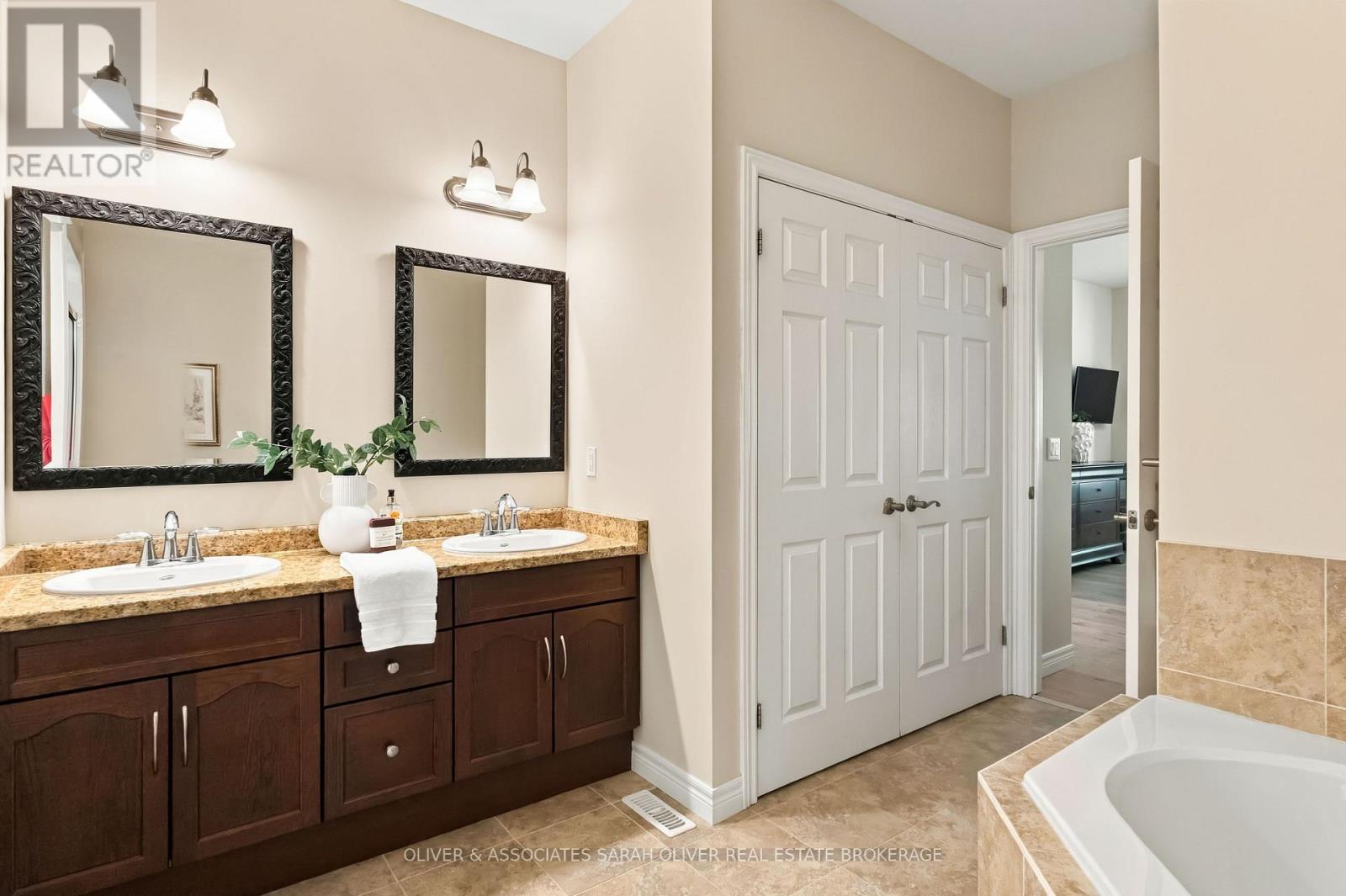2295 Kains Road, London South, Ontario  N6K 5E2 - Photo 18 - X13829940