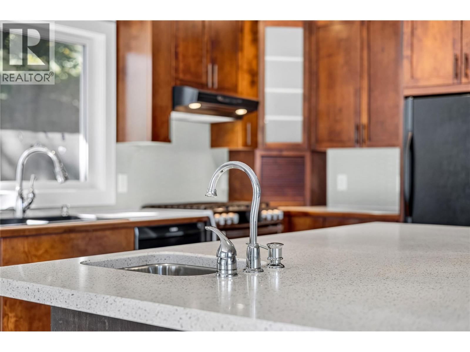 220 West Bench Drive, Penticton, British Columbia  V2A 8X8 - Photo 4 - 10401837