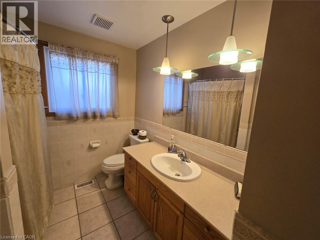 410 Lakeview Drive, Waterloo, Ontario N2L 4Z6 - Photo 16 - 40866480