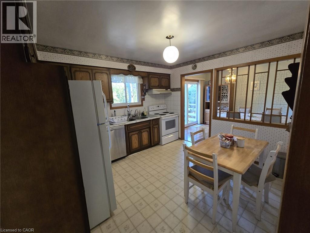 410 Lakeview Drive, Waterloo, Ontario N2L 4Z6 - Photo 4 - 40866480
