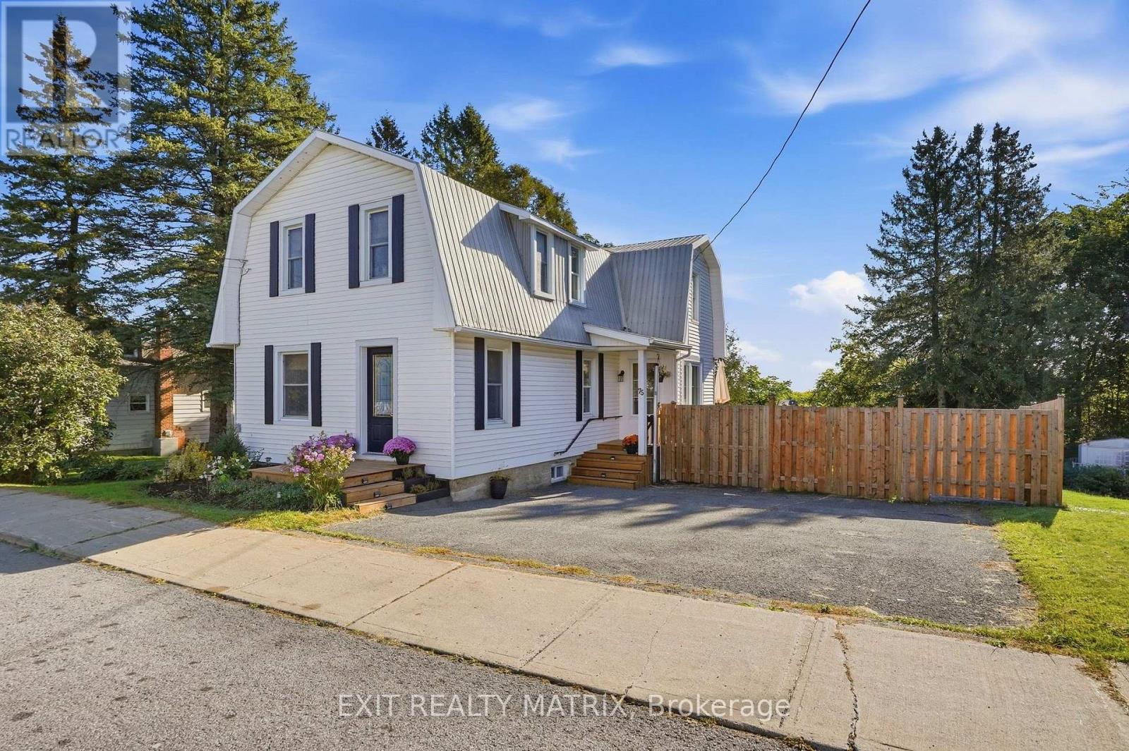 75 STANLEY AVENUE, Champlain, Ontario