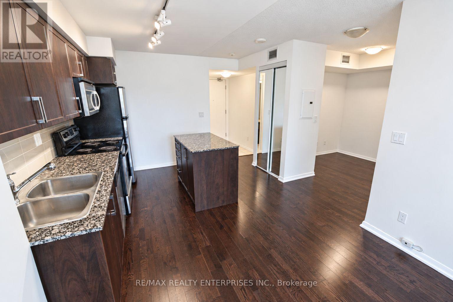 612 - 215 FORT YORK BOULEVARD Toronto (Waterfront Communities) Ontario Canada M5V4A2 4